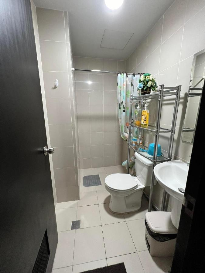 Апарт отель Manhattan Heights Towerb In Araneta Cubao 5Mins Walk To Smart Araneta Манила Экстерьер фото